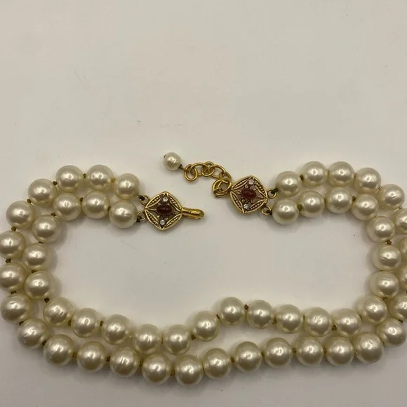 Vintage Chanel Two Strand Pearl 12mm Necklace W/Gripoix Clap - Picture 9 of 14